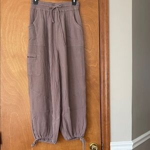 Bluivy woman’s Cargo Pants in Taupe